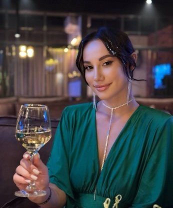 Экзотическая красавица с обольстительными формами ждет встречи с сильным и уверенным мужчиной. Со мной ты окунешься в мир страсти и похоти, я открыта для экспериментов и новых впечатлений. Возьми меня, и я подарю тебе незабываемые моменты! 14, 24 года