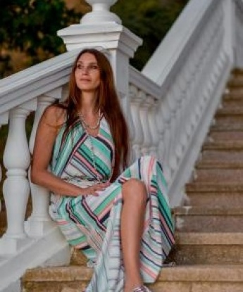 Предлагаю тебе ощутить все прелести моих услуг. 🌟 Мои нежные руки, проводящие массаж, смогут расслабить тебя до глубины души. 👄 А мои жаркие поцелуи, будут делать тебя счастливейшим мужчиной на земле. 💋 У меня есть свои фото, которые с радостью покажу тебе, чтобы удостоверить твое внимание в моем блаженстве. 🔥 Доверься мне и ощути, как встреча со мной станет самым ярким воспоминанием в твоей жизни. 💫 Позволь себе расслабиться и получить истинное удовольствие в моей компании. 🌺 Остаюсь в ожидании твоего звонка, чтобы дарить тебе незабываемые моменты удовольствия. 📞😉 Отзывы о моих услугах только самые лестные, и я всегда готова поделиться ими с тобой! 😍 #MoscowEscort #индивидуалка #люблюМоскву #опытная #нежная #релаксайсимной 13976, 28 лет