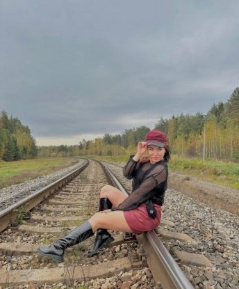 Я креативная источница наслаждения, нежная и страстная одновременно. Мои услуги нацелены на полное удовлетворение твоих желаний, я открыта для экспериментов и новых приключений. У меня опыт в этой области и гарантирую тебе незабываемые ощущения. Зайди на мою страницу, чтобы увидеть фото и прочитать отзывы от довольных клиентов. Хочешь провести время, которое никогда не забудешь? Тогда ты нашел то, что искал. Жду встречи с тобой в Москве! 😉🌹 4472, 30 лет